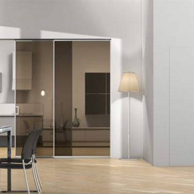 Perché scegliere una porta con vetro?